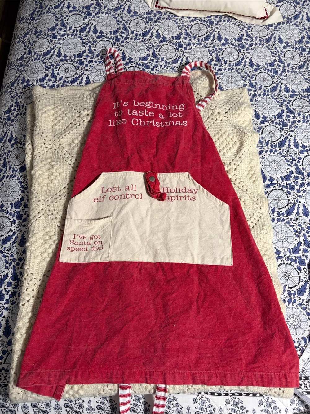 GUC Mudpie Red Holiday Apron with Candy-Stripe Ties heavy canvas bundle